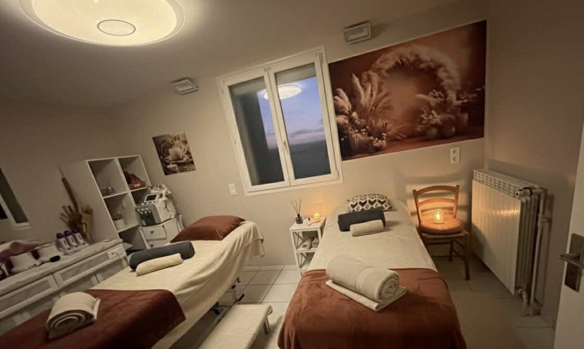 Cabine de soin duo chaleureuse et tables de massage au SPA Manja Source à Trosly-Breuil (60)